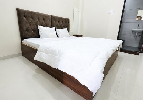 Sandhya Shri Residence