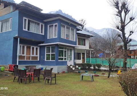 AL-AYAAN GUEST HOUSE