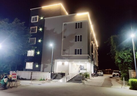 HOTEL RIVERSIDE GREENS