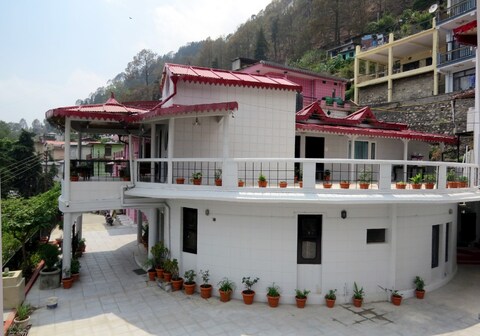 Haya Palace Near Kainchi Dham and Bhimtal