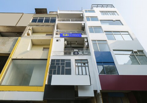 Fabhotel COSY Rooms (Near Embassies,DU South Campus)