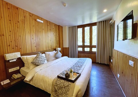 Cilantro Unwind Delisso Abode-200 mtr from MG Marg