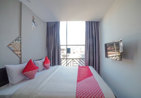 Capital O 90447 Kardopa Hotel Megapark