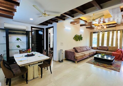 BluO 3BHK Green Park Private Garden Balcony Lift
