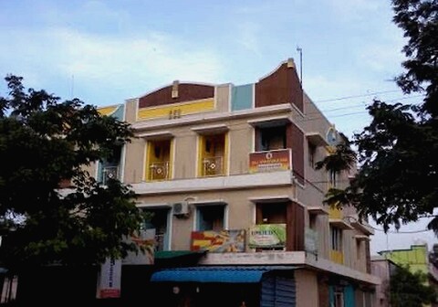 Hotel O 812390 Shri Vinayaka Inn Rooms