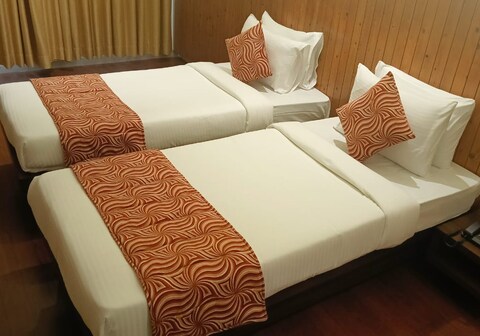 Gold Crest Business Hotel by Pranaam Hospitality