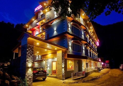 Maxwell Stays Manali - Mountain View