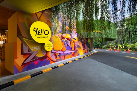 YELLO Hotel Kuta Beachwalk Bali (BEACHFRONT HOTEL)