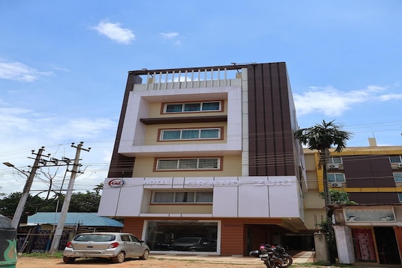 Hotel Grand Zuri (5 minutes from Airport)