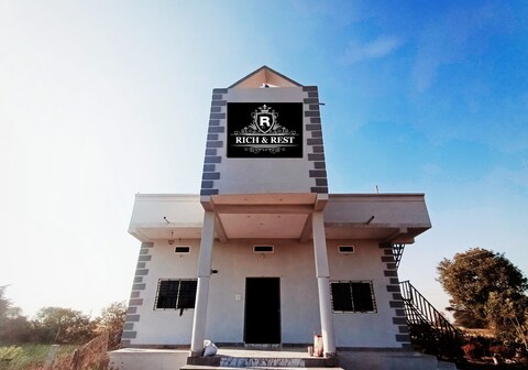 Rich & Rest Territory