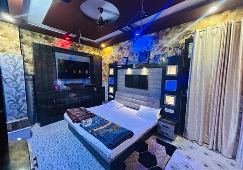 RAJ NANDANI HOME STAY