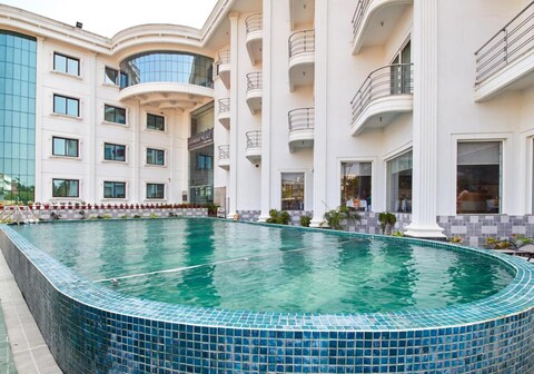 Jamindars Palace,BeachFront Hotel