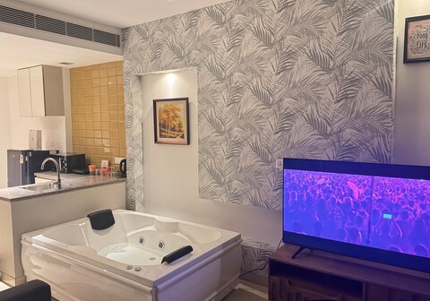 Studio with private jacuzzi