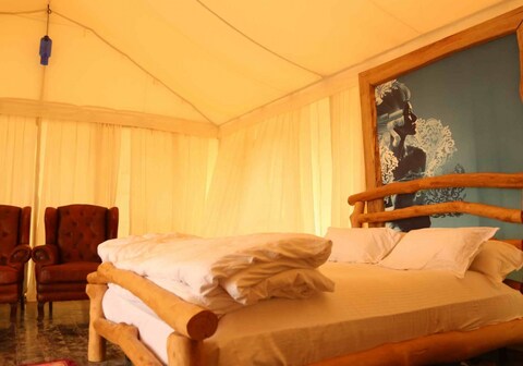 Sinnys Leopards Luxury Camp by the lake