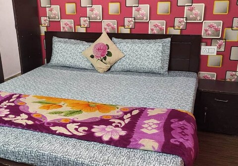 STAYMAKER Decent Hotel