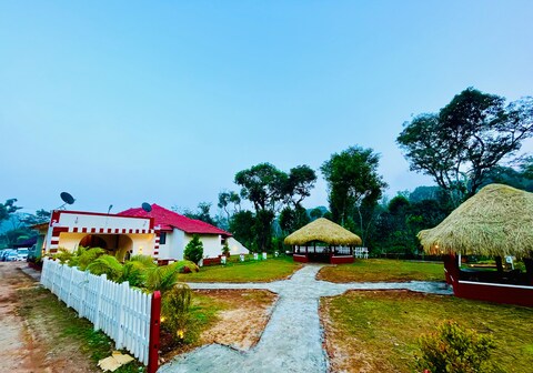 Hombaale stays Sakleshpur