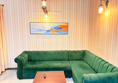 Nestoa Luxury 2BHK Service Apartment