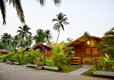 Majestic Beach Comforts-Beachfront