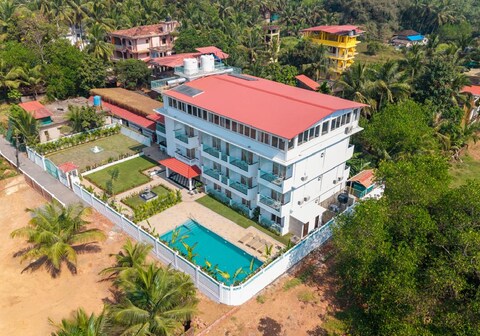 Yellowstone Resort Arambol