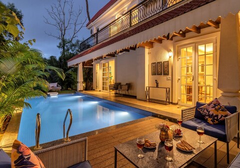 tisyastays | Villa Firefly 4BHK Lux with Private Pool, Close to beach