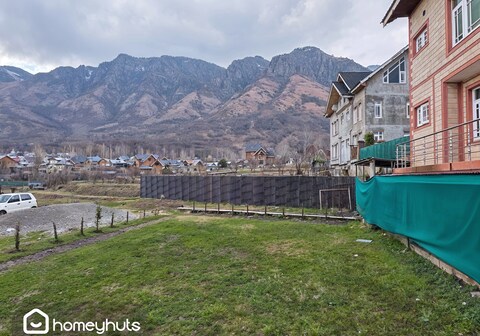 Kashmir's Love & Peace Shared Homestay|1BR King |ByHomeyhuts