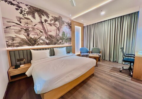 Hotel The paramount pride(Delhi Road)