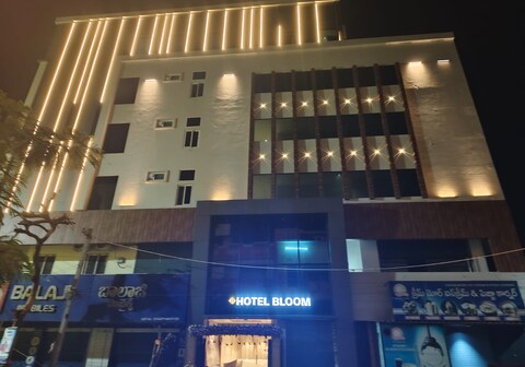 HOTEL BLOOM