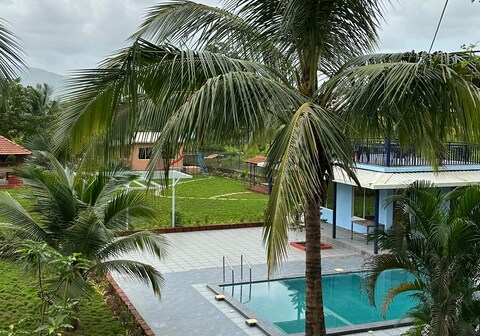 Hill View Farm Stay with Pool