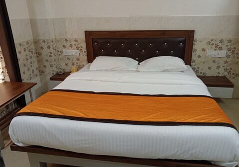 Hotel Sahara Lodging & Boarding