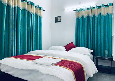 ponmudi villa