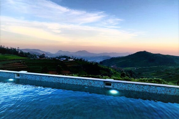 Mountain Trails | Rooms in a Pool Villa