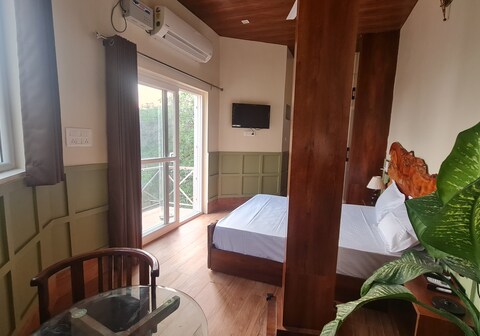 Off Road Cafe and Stays