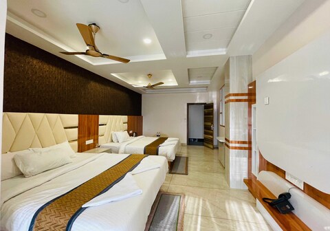 Palette Hotel Smriti Premium