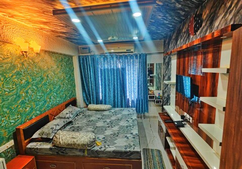 Entire 1BHK Luxury Stay With Kitchen