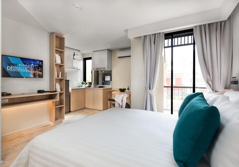 Cross Vibe Bangkok Sukhumvit