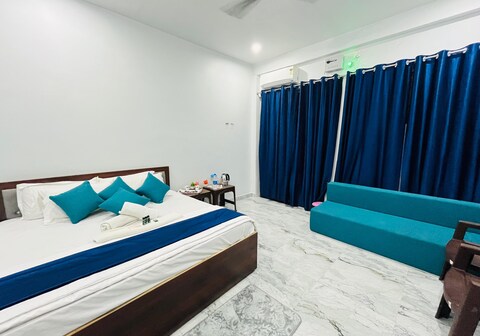 Raghubir Nikunj | Premium Stay at Parikrama Marg