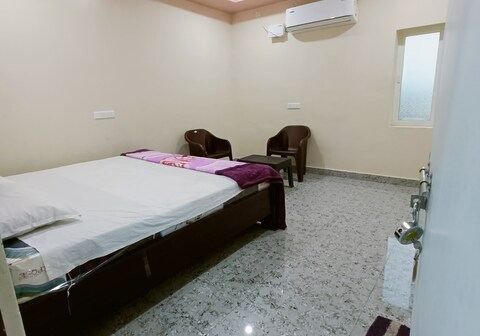 Hotel O Kalluru Venkata Rayulu Function Hall And Guest Rooms