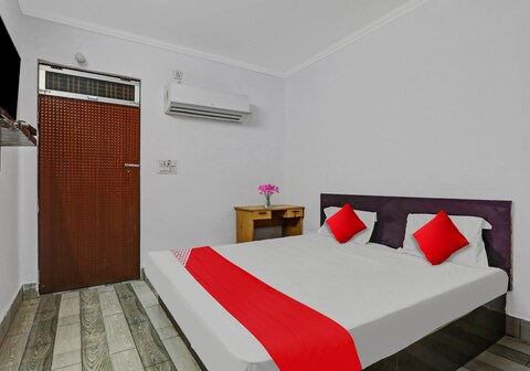 Hotel O Aastha