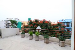OYO 338 New Paradise, Delhi OYO 338 New Paradise, Delhi