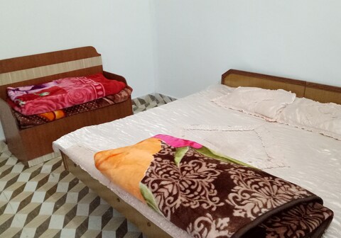 Arora Homestay | Rooms & Kitchen