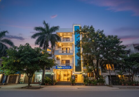 FabHotel Comfirt Inn