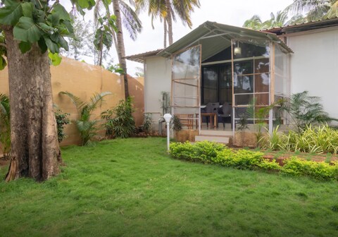 Snug-Inn | Spacious Rooms & Homely Food