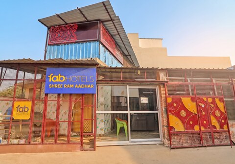 FabHotel Shree Ram Aadhar