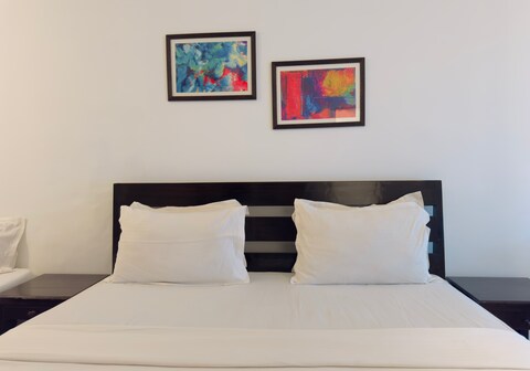 Rightstay 1BHK at Beiramar Complex Baga Titos Lane