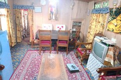Houseboat New Shaheen Palace, Srinagar Houseboat New Shaheen Palace, Srinagar