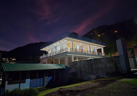 Aangan Homestay and Cafe