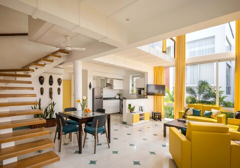 Designer 2BHK duplex Apt w/ Rooftop & Pool by Savera Stays