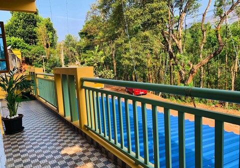 Giri Mandhara Homestay | Rooms & Parking