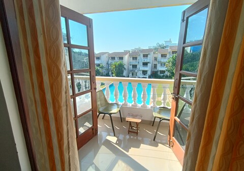 Couple Friendly 1BHK2 AC Goa Candolim Homestay Pool WiFi Back Up