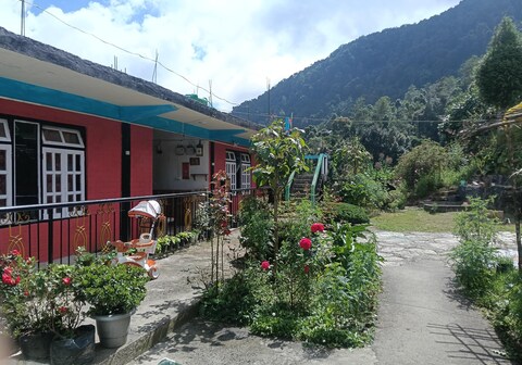 GOLDEN HOMESTAY